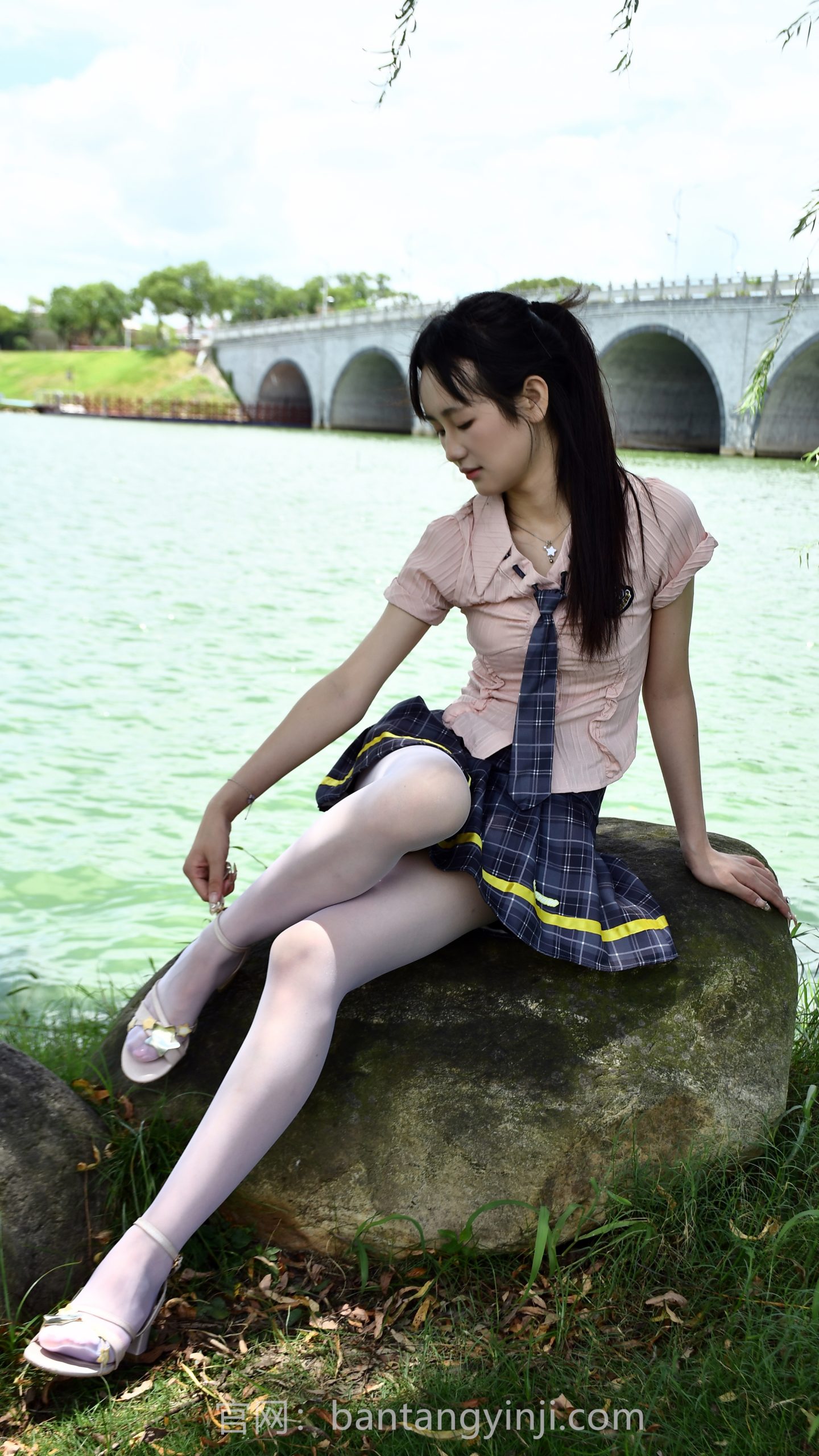 021/欣欣~【炎炎夏日】湖畔微风，遇见夏天最明媚的“学妹风”。