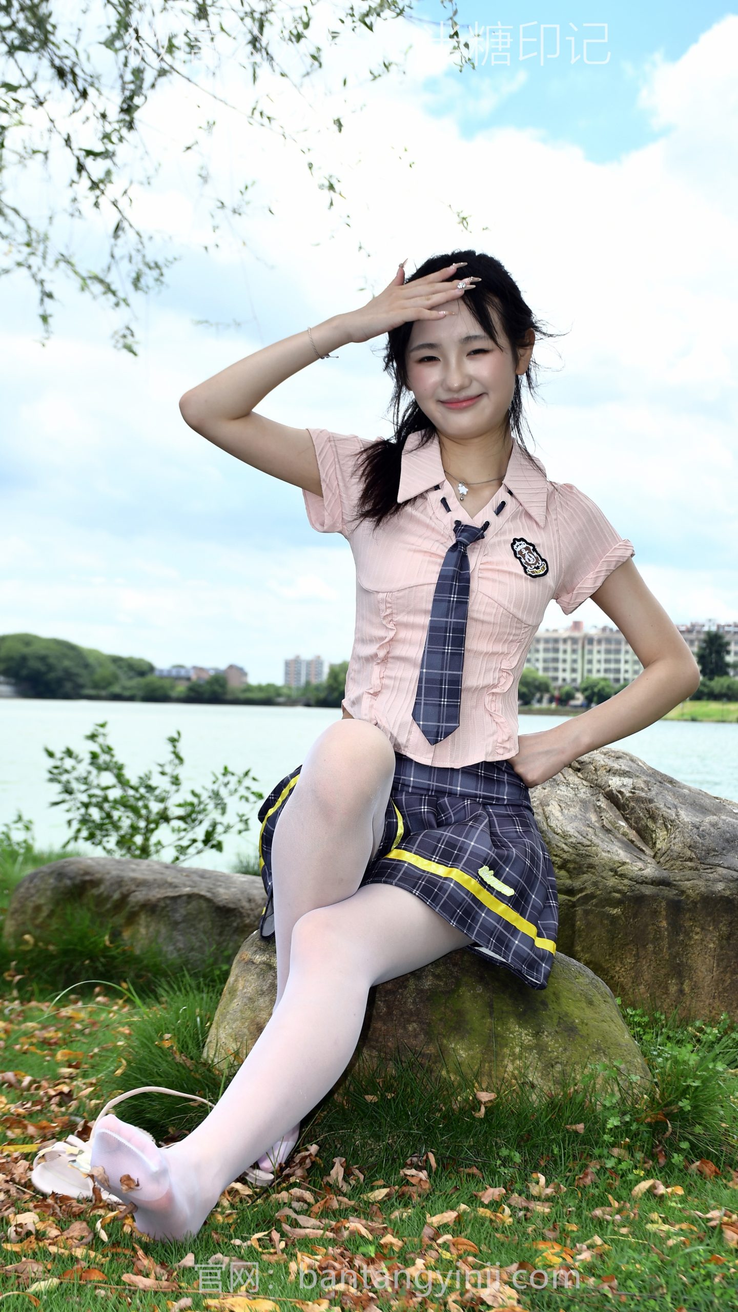 021/欣欣~【炎炎夏日】湖畔微风，遇见夏天最明媚的“学妹风”。