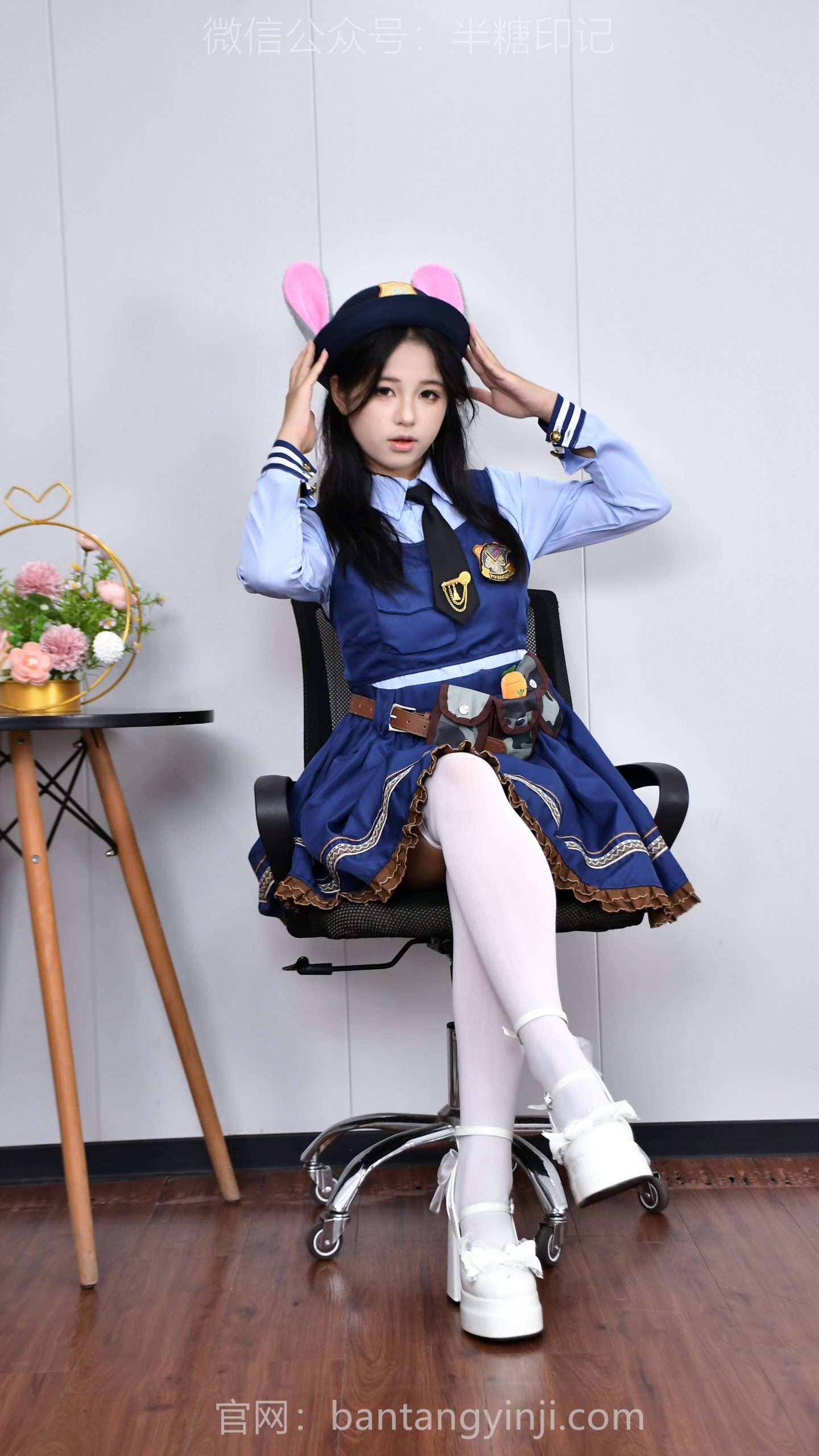 023/小鱼~【 自在如风】蓝调兔耳穿搭：高跟踏实的日常，比制服更抓眼球的守护感。