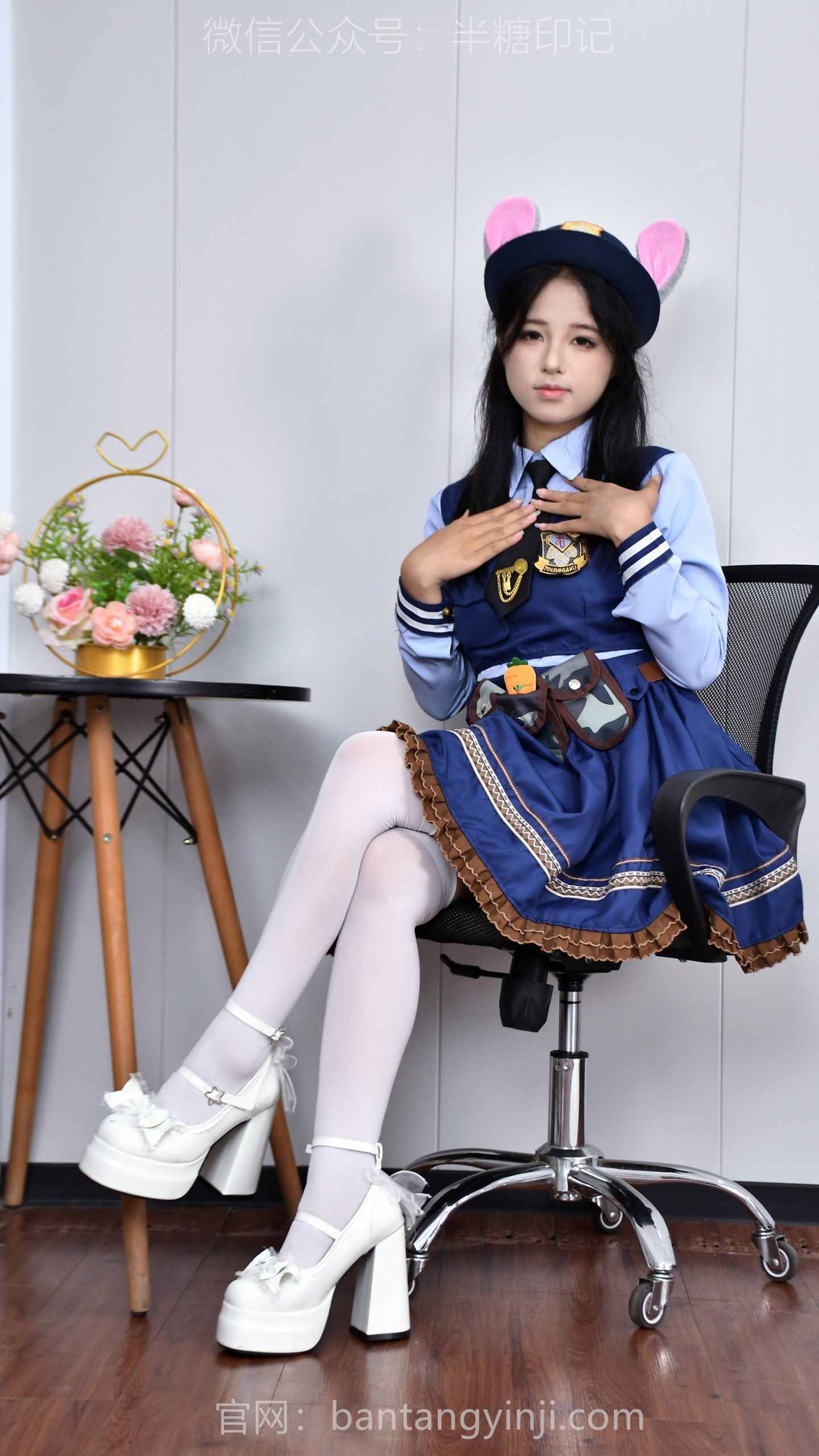 023/小鱼~【 自在如风】蓝调兔耳穿搭：高跟踏实的日常，比制服更抓眼球的守护感。