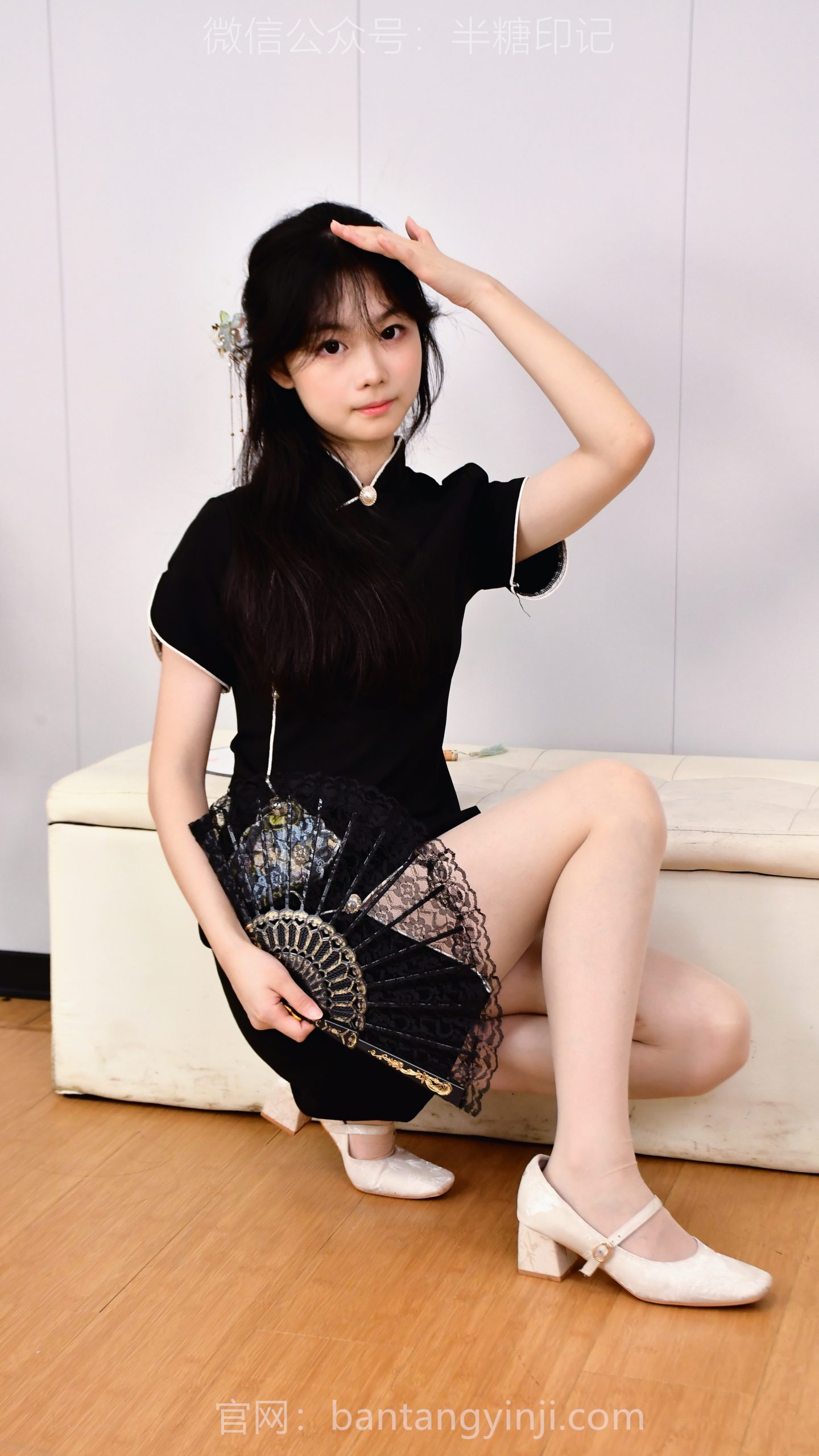 027/蕊蕊~【素衣摇扇】晨昏微凉，赴一场素雅之约；暗香轻摇，归于时光静谧处。