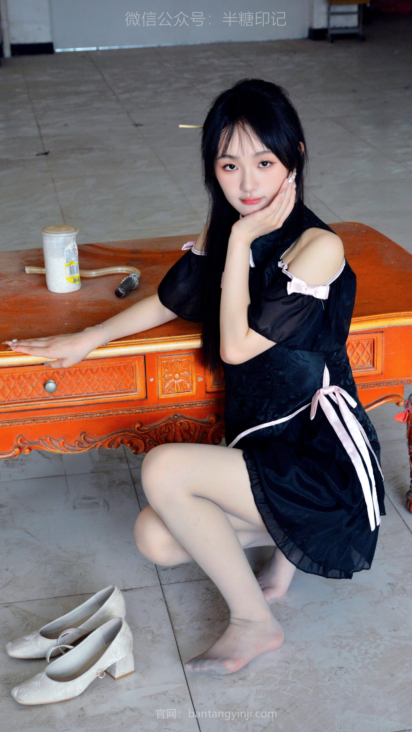 031/欣欣~【古灵精怪】一抹黑裙粉蝶结，旧时光里邂逅的灵动少女心。