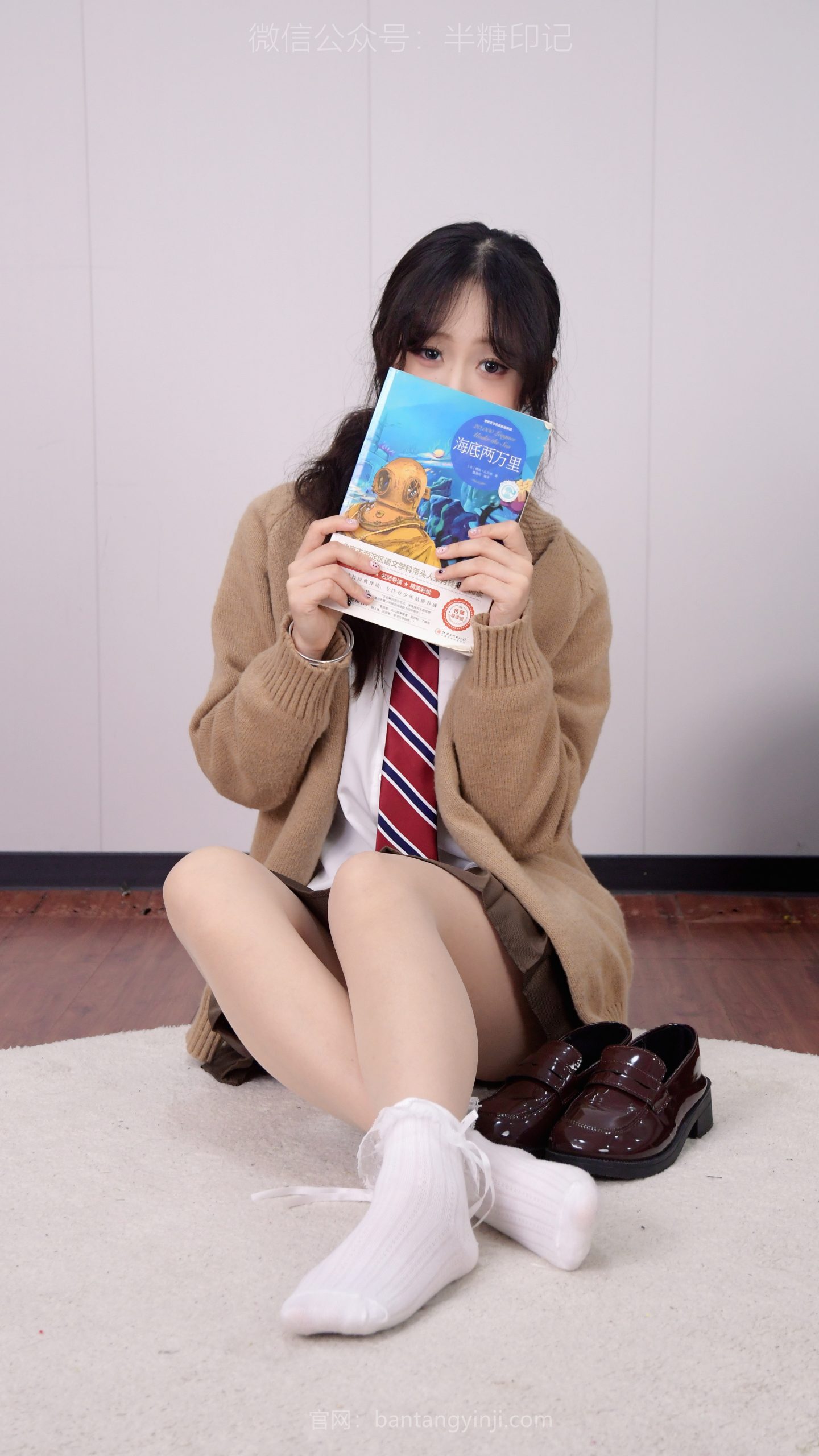 070/元元~【暖意日常】秋日午后，微针织衫与百褶裙的柔软时光